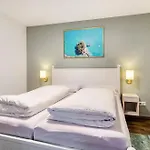 Salem's Treasure Manor Apartment *