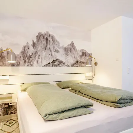 Salem's Treasure Manor *