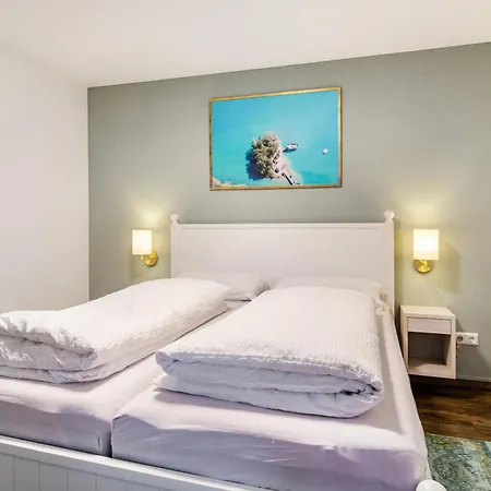 Salem's Treasure Manor